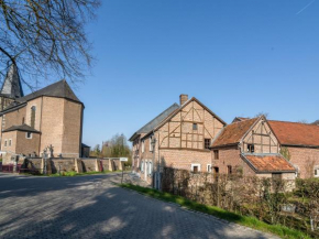 Отель A pleasant village cottage  Вурен
